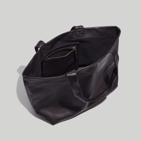 Madewell Oversized Piazza Tote Bag in Black Leather - Picture 2 of 6